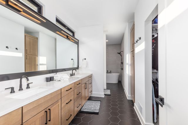 215 Gehl Avenue SW, Walker, MI 49534