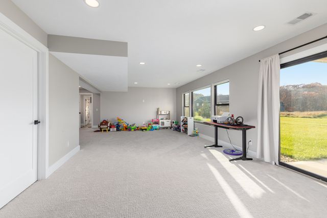 215 Gehl Avenue SW, Walker, MI 49534