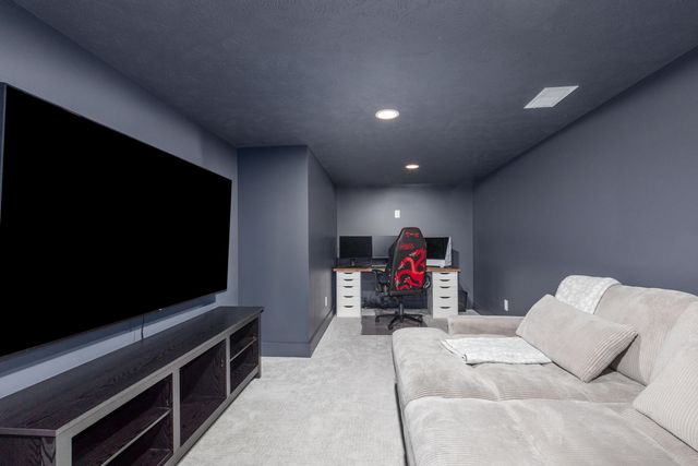 215 Gehl Avenue SW, Walker, MI 49534