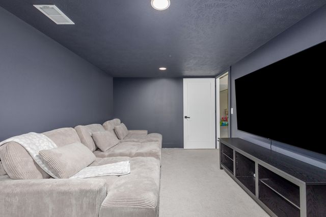 215 Gehl Avenue SW, Walker, MI 49534