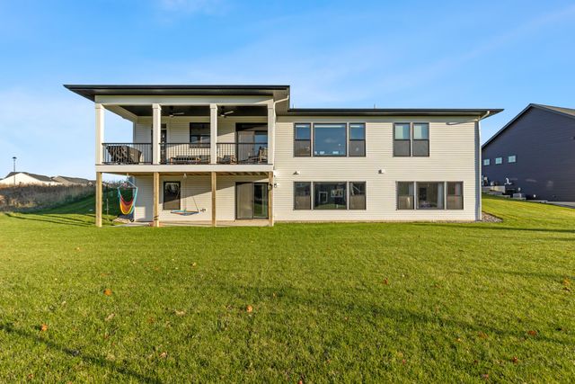 215 Gehl Avenue SW, Walker, MI 49534