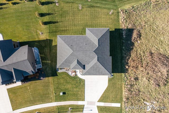 215 Gehl Avenue SW, Walker, MI 49534