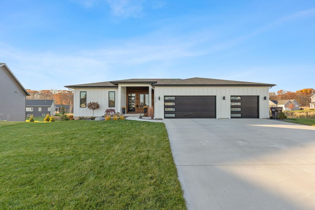 215 Gehl Avenue SW, Walker, MI 49534