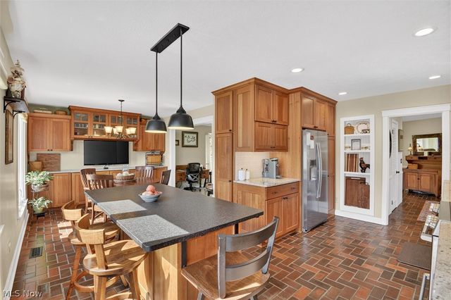 19825 Deer Run Lane, Strongsville, OH 44149