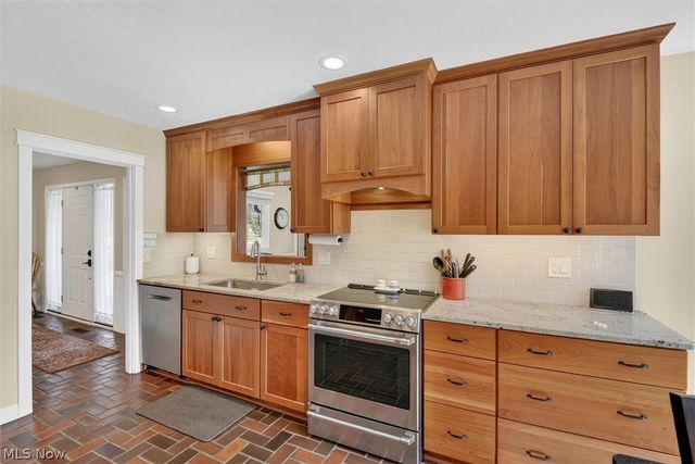 19825 Deer Run Lane, Strongsville, OH 44149