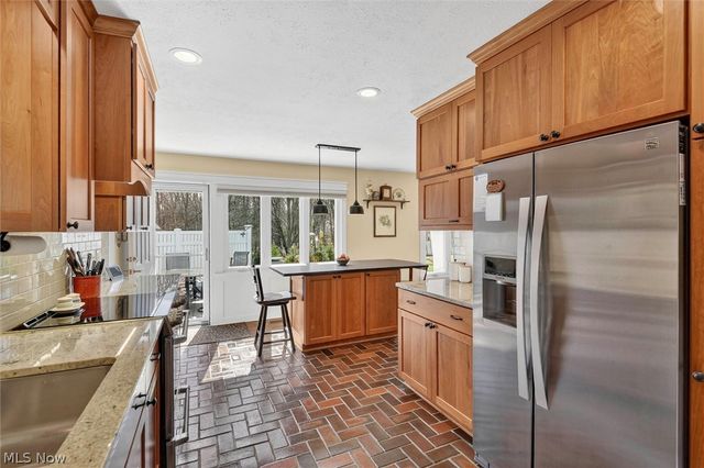 19825 Deer Run Lane, Strongsville, OH 44149