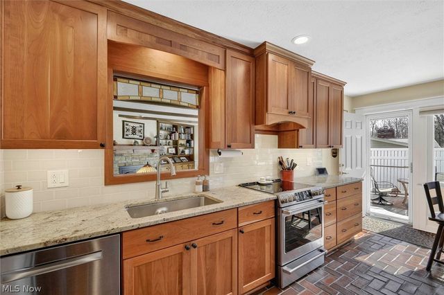 19825 Deer Run Lane, Strongsville, OH 44149