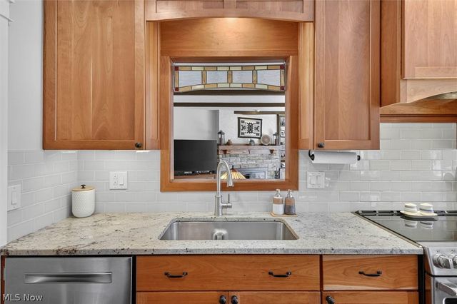 19825 Deer Run Lane, Strongsville, OH 44149