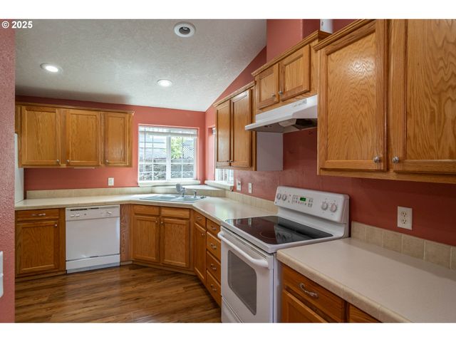 150 KIMBERLY Way, Canyonville, OR 97417