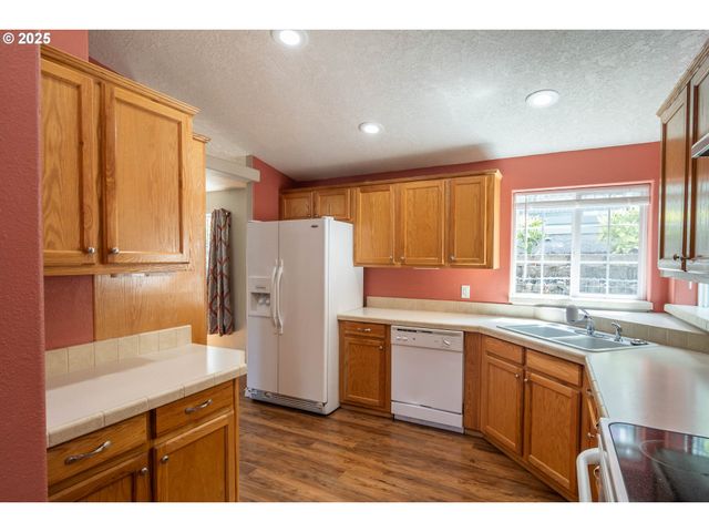 150 KIMBERLY Way, Canyonville, OR 97417