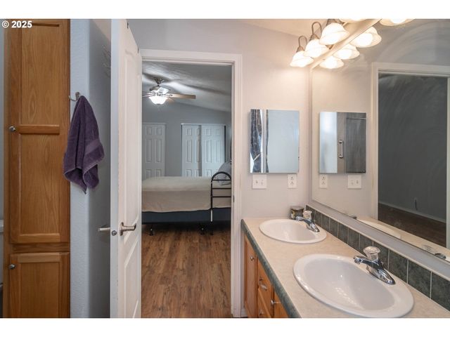 150 KIMBERLY Way, Canyonville, OR 97417