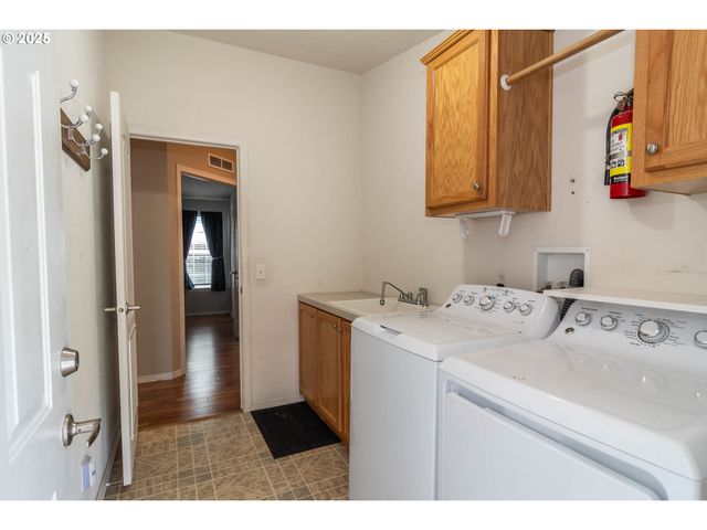 150 KIMBERLY Way, Canyonville, OR 97417