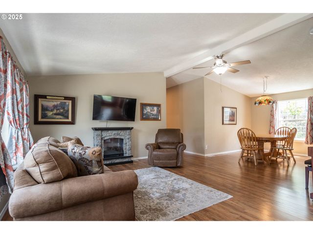 150 KIMBERLY Way, Canyonville, OR 97417