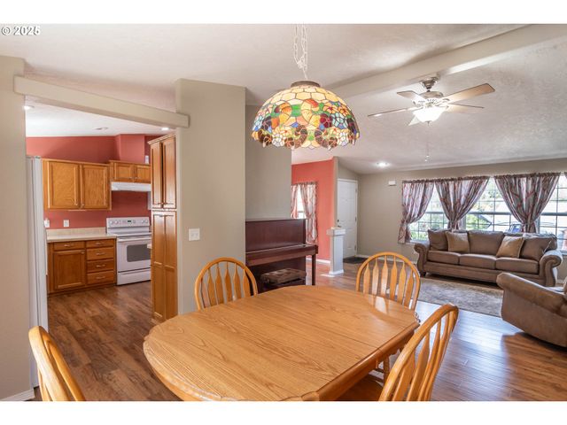 150 KIMBERLY Way, Canyonville, OR 97417