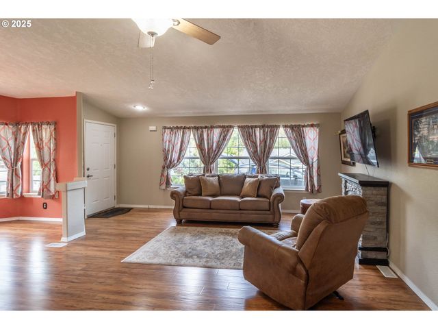 150 KIMBERLY Way, Canyonville, OR 97417