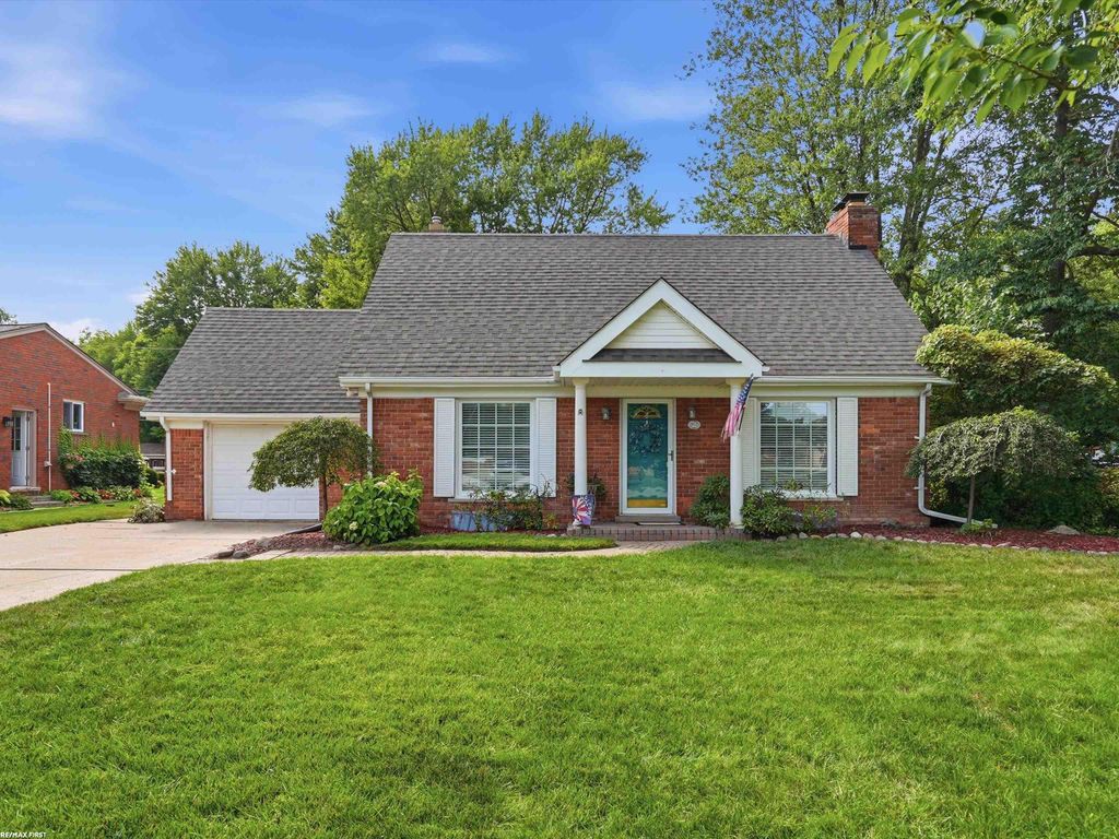39775 Memory Lane, Harrison Twp, MI 48045