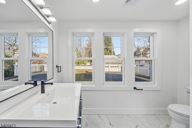 837 Park Ave, Elizabeth City, NJ 07208