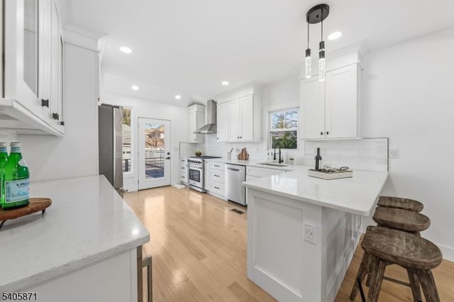 837 Park Ave, Elizabeth City, NJ 07208