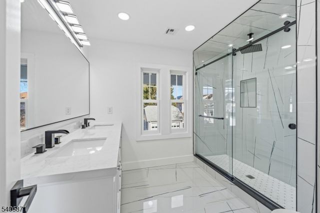 837 Park Ave, Elizabeth City, NJ 07208