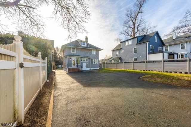 837 Park Ave, Elizabeth City, NJ 07208