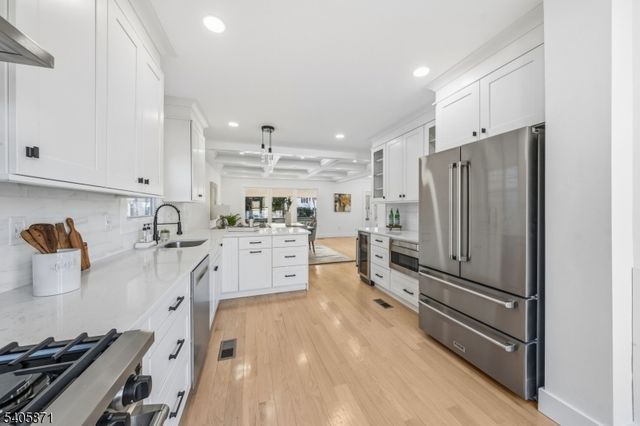 837 Park Ave, Elizabeth City, NJ 07208