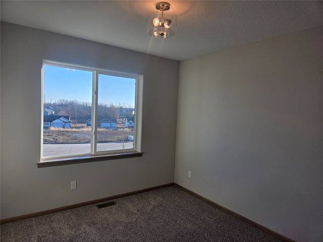 1818 Holly Meadow Avenue SW, Cedar Rapids, IA 52404