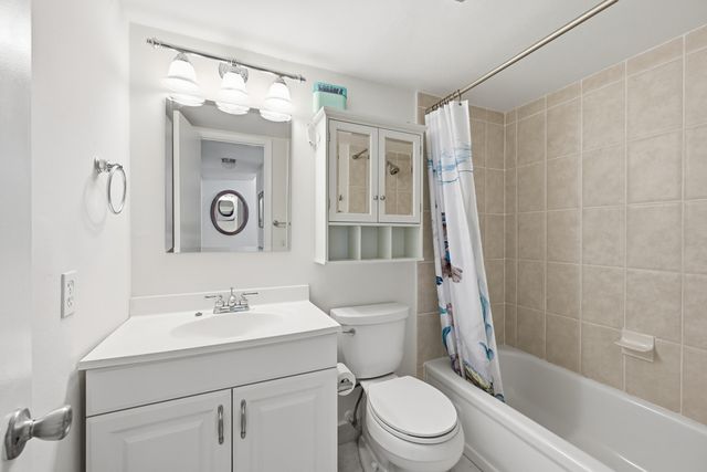 670 Tennis Club Drive 303, Fort Lauderdale, FL 33311