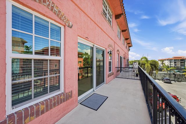 670 Tennis Club Drive 303, Fort Lauderdale, FL 33311