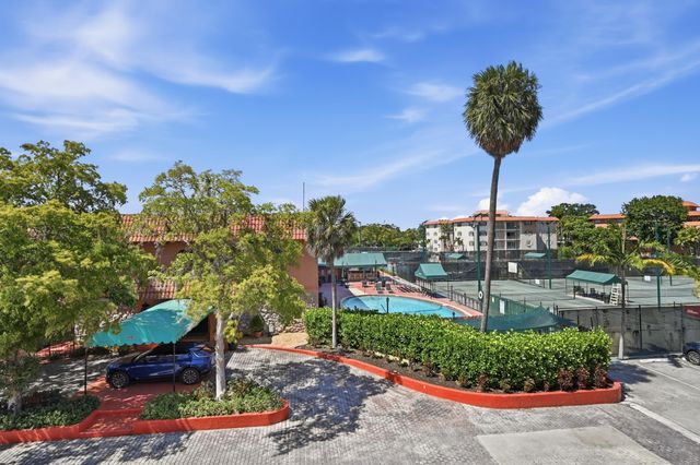 670 Tennis Club Drive 303, Fort Lauderdale, FL 33311