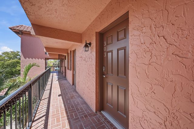 670 Tennis Club Drive 303, Fort Lauderdale, FL 33311