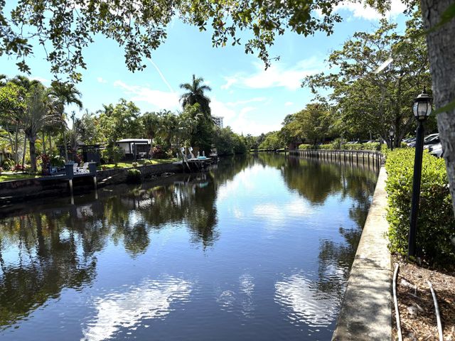 670 Tennis Club Drive 303, Fort Lauderdale, FL 33311