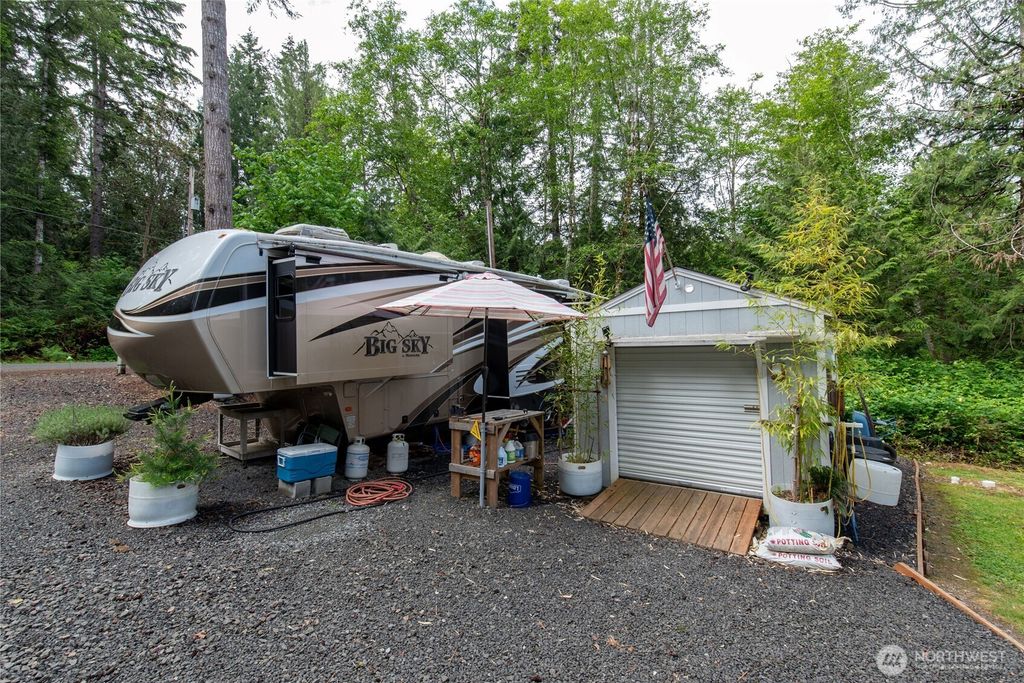 151 E Hillside Drive, Belfair, WA 98528