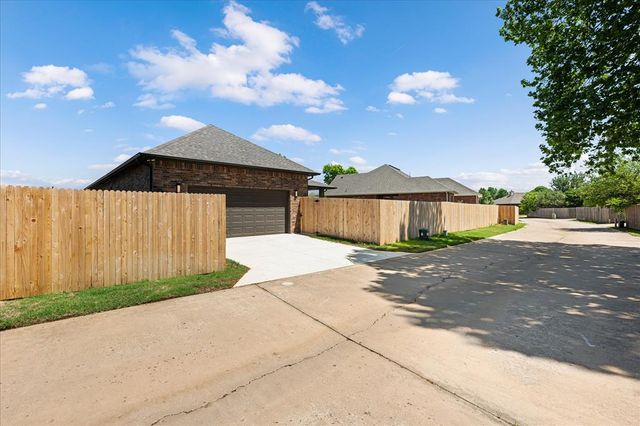 2812 Astor Drive, Norman, OK 73072