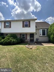 920 NORTHBRIAR DR, York, PA 17404