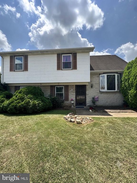 920 NORTHBRIAR DR, York, PA 17404