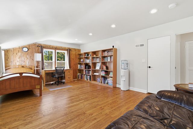 355 Oakdale Avenue, Lake Forest, IL 60045