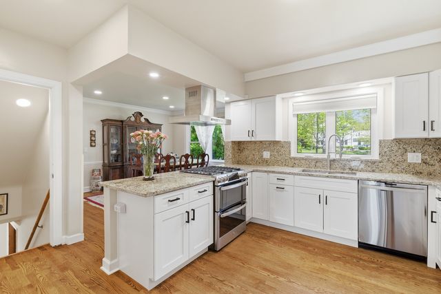 355 Oakdale Avenue, Lake Forest, IL 60045
