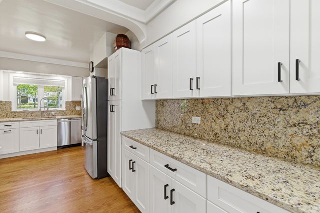 355 Oakdale Avenue, Lake Forest, IL 60045