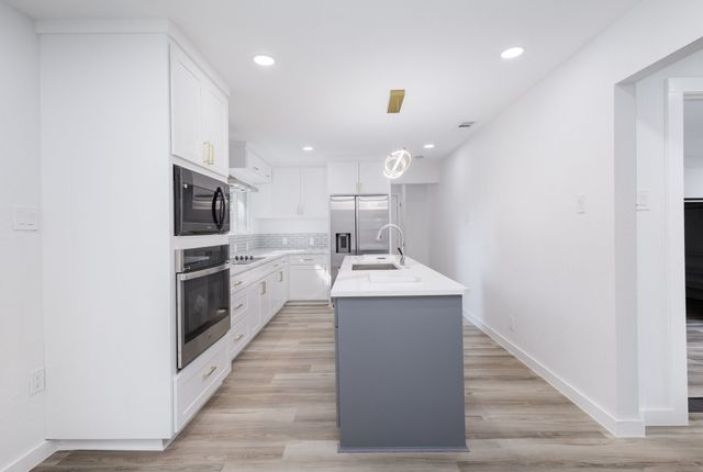 11046 Delford Circle, Dallas, TX 75228