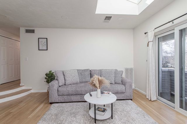 1210 Vfw Parkway 11, Boston, MA 02132