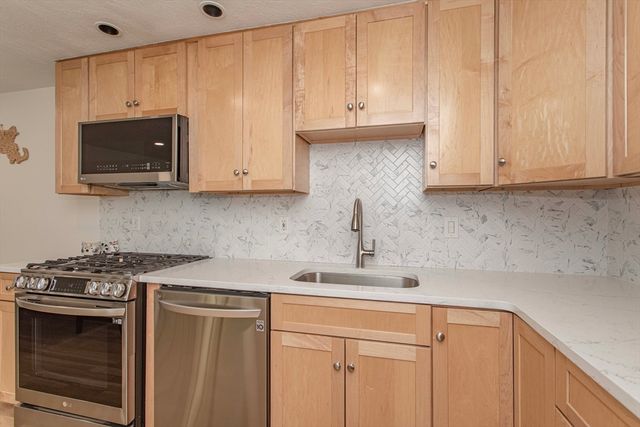 1210 Vfw Parkway 11, Boston, MA 02132