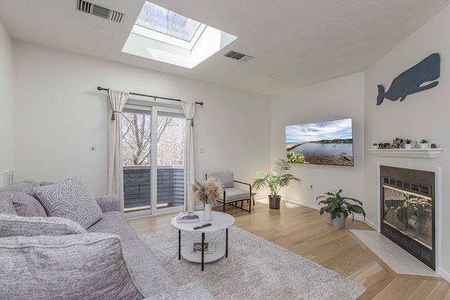 1210 Vfw Parkway 11, Boston, MA 02132