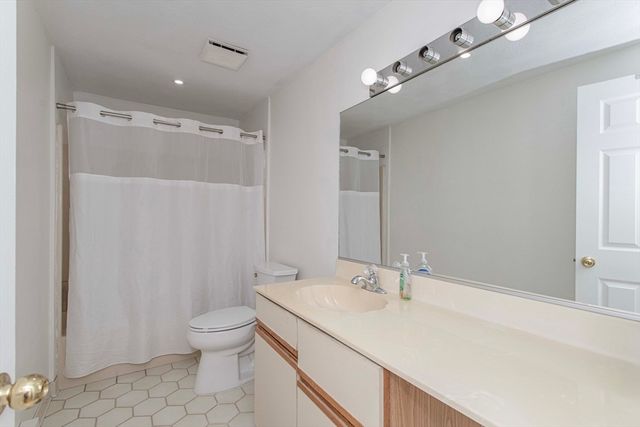 1210 Vfw Parkway 11, Boston, MA 02132