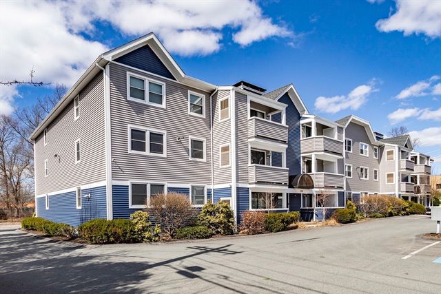 1210 Vfw Parkway 11, Boston, MA 02132