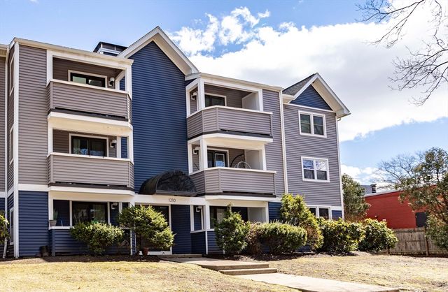 1210 Vfw Parkway 11, Boston, MA 02132