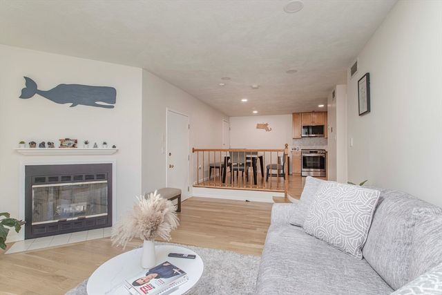 1210 Vfw Parkway 11, Boston, MA 02132