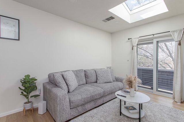 1210 Vfw Parkway 11, Boston, MA 02132