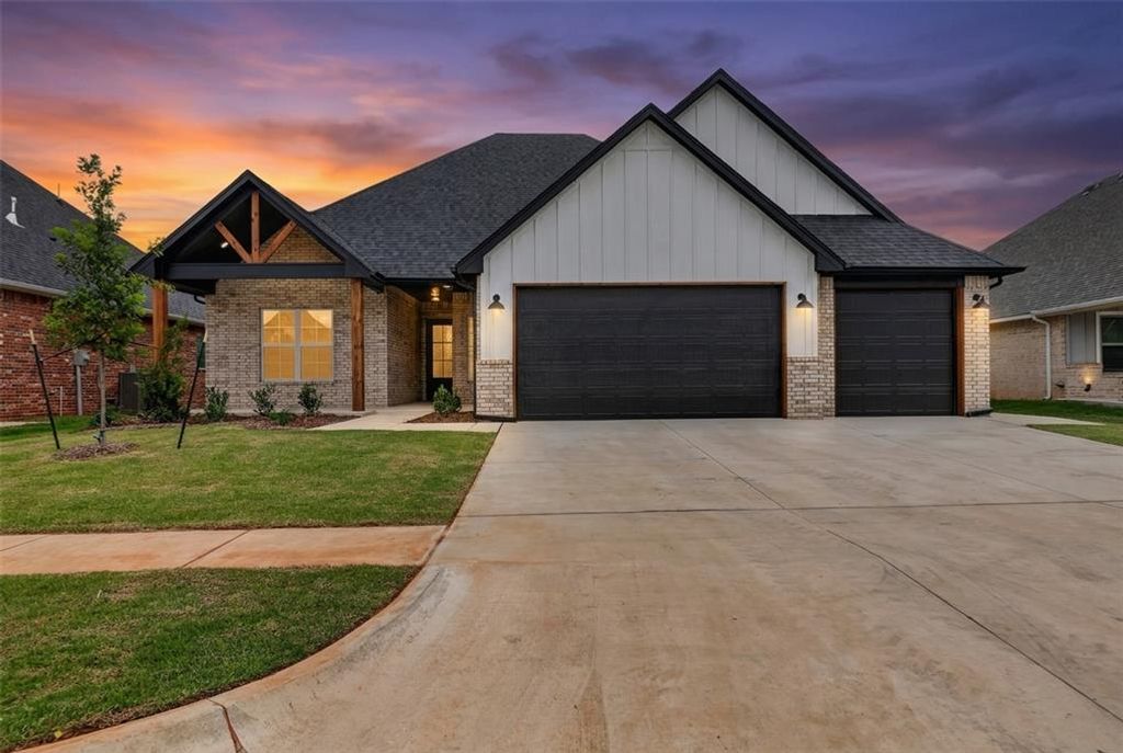 10404 SW 49th Street, Mustang, OK 73064