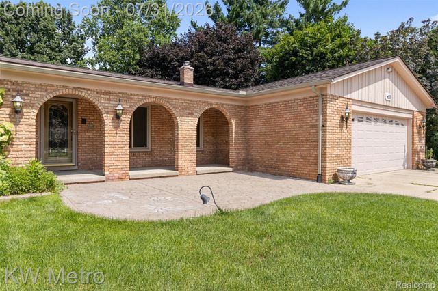 56811 Foxcroft Court, Shelby Charter Township, MI 48316