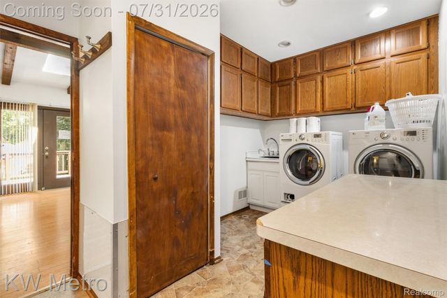 56811 Foxcroft Court, Shelby Charter Township, MI 48316